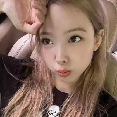仰映容